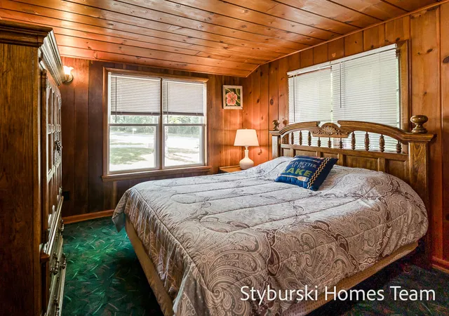 $900,000 | 226 North 176th Avenue, Walkerville, MI 49459