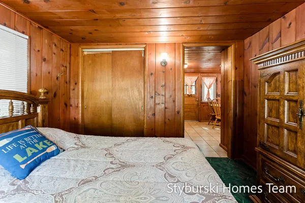 $900,000 | 226 North 176th Avenue, Walkerville, MI 49459