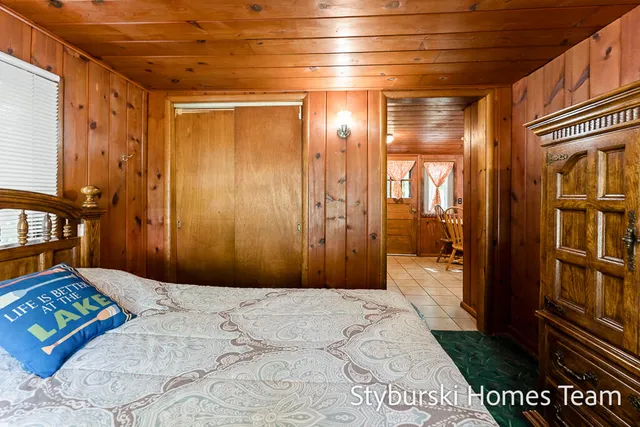 $900,000 | 226 North 176th Avenue, Walkerville, MI 49459