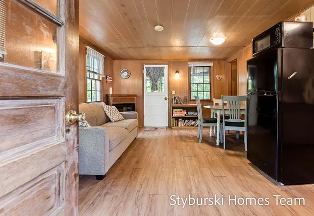 $900,000 | 226 North 176th Avenue, Walkerville, MI 49459