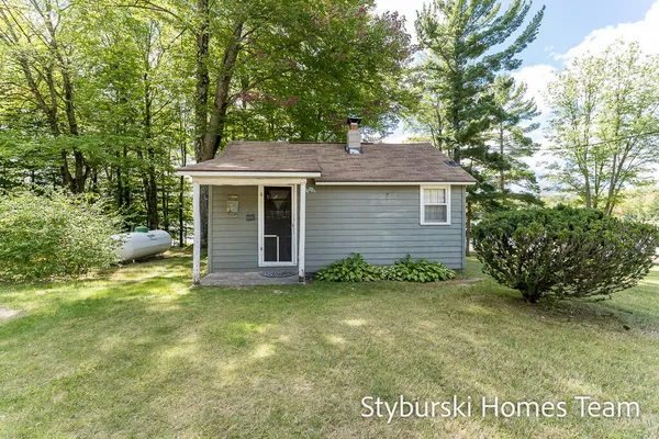 $600,000 | 226 North 176th Avenue, Walkerville, MI 49459