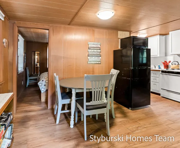 $900,000 | 226 North 176th Avenue, Walkerville, MI 49459