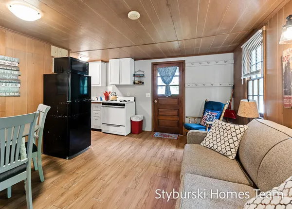 $600,000 | 226 North 176th Avenue, Walkerville, MI 49459