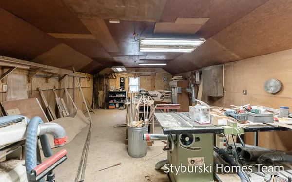 $900,000 | 226 North 176th Avenue, Walkerville, MI 49459