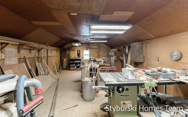 $900,000 | 226 North 176th Avenue, Walkerville, MI 49459