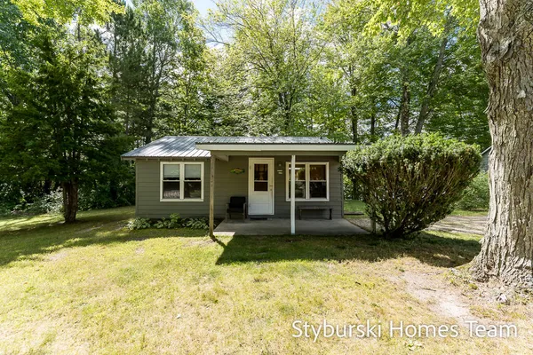 $600,000 | 226 North 176th Avenue, Walkerville, MI 49459