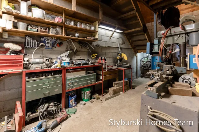 $900,000 | 226 North 176th Avenue, Walkerville, MI 49459