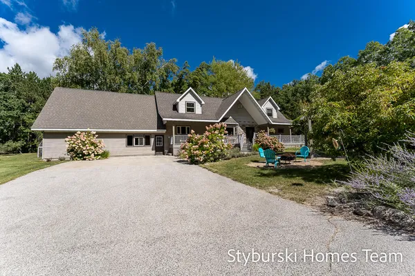 $600,000 | 226 North 176th Avenue, Walkerville, MI 49459