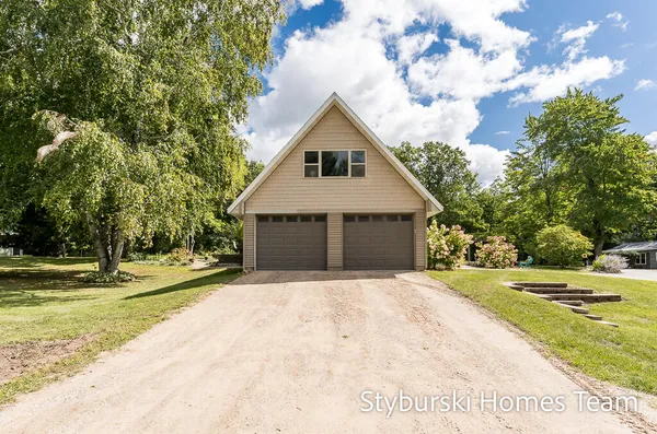$600,000 | 226 North 176th Avenue, Walkerville, MI 49459