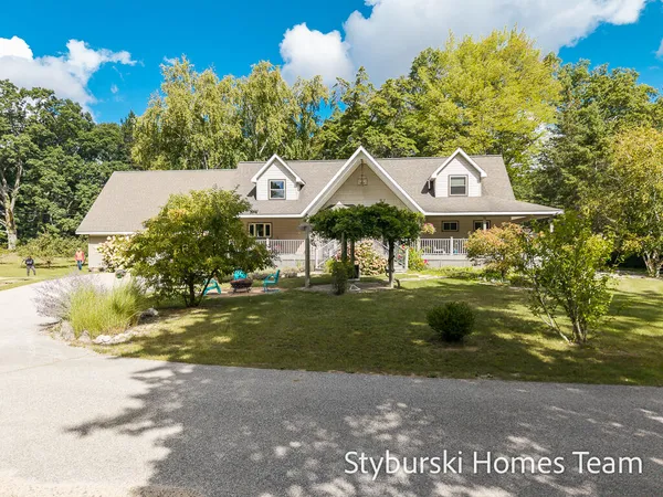 $600,000 | 226 North 176th Avenue, Walkerville, MI 49459