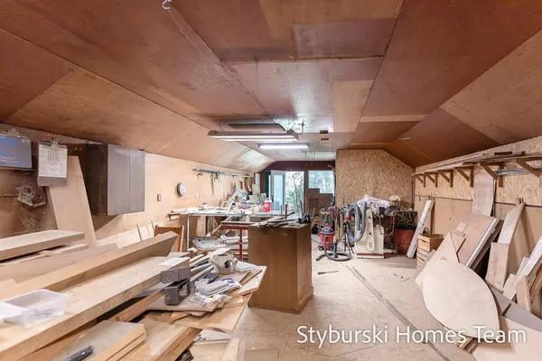 $900,000 | 226 North 176th Avenue, Walkerville, MI 49459