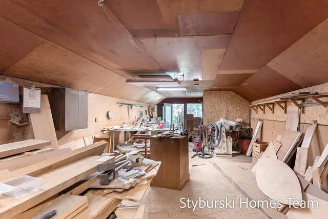 $900,000 | 226 North 176th Avenue, Walkerville, MI 49459