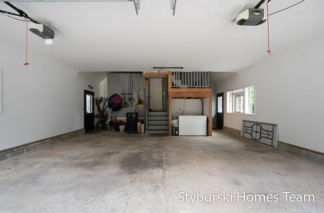 $900,000 | 226 North 176th Avenue, Walkerville, MI 49459