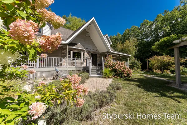 $600,000 | 226 North 176th Avenue, Walkerville, MI 49459