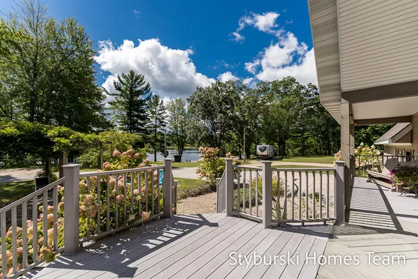 $600,000 | 226 North 176th Avenue, Walkerville, MI 49459