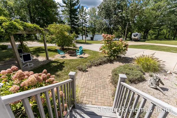 $600,000 | 226 North 176th Avenue, Walkerville, MI 49459