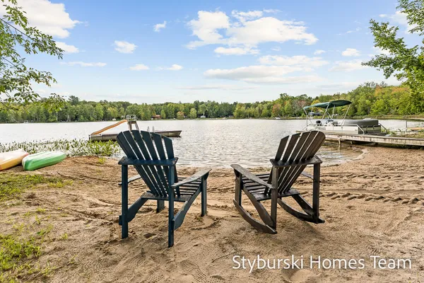 $600,000 | 226 North 176th Avenue, Walkerville, MI 49459