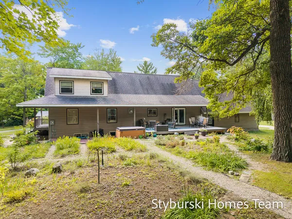 $600,000 | 226 North 176th Avenue, Walkerville, MI 49459