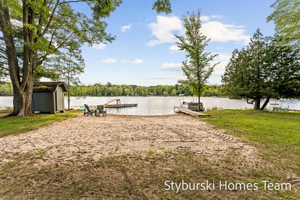 $600,000 | 226 North 176th Avenue, Walkerville, MI 49459