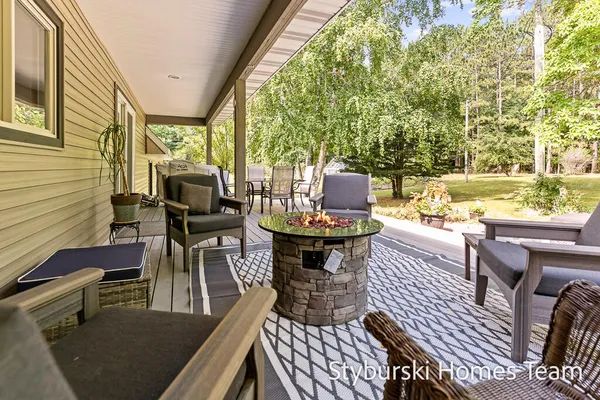 $900,000 | 226 North 176th Avenue, Walkerville, MI 49459