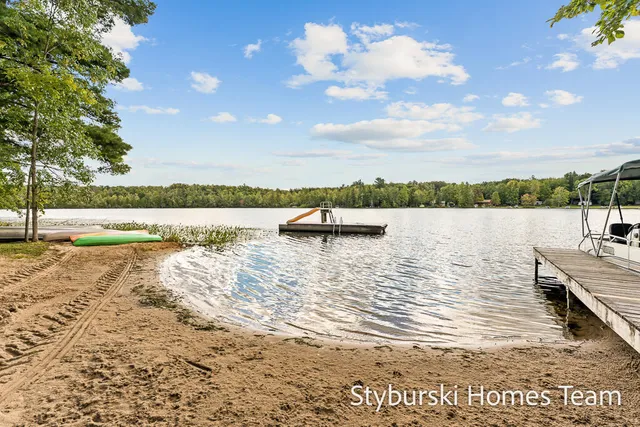 $900,000 | 226 North 176th Avenue, Walkerville, MI 49459