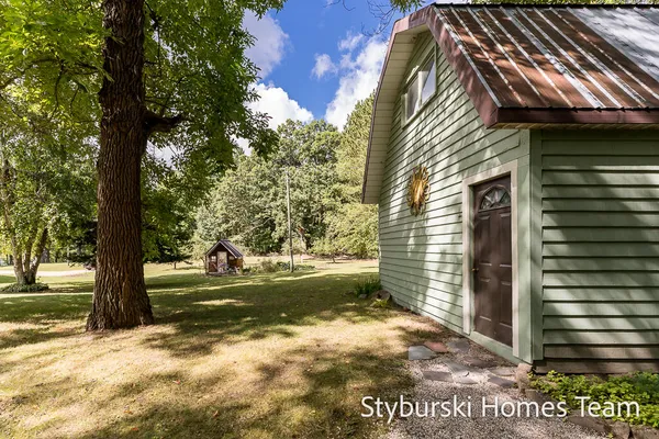 $600,000 | 226 North 176th Avenue, Walkerville, MI 49459