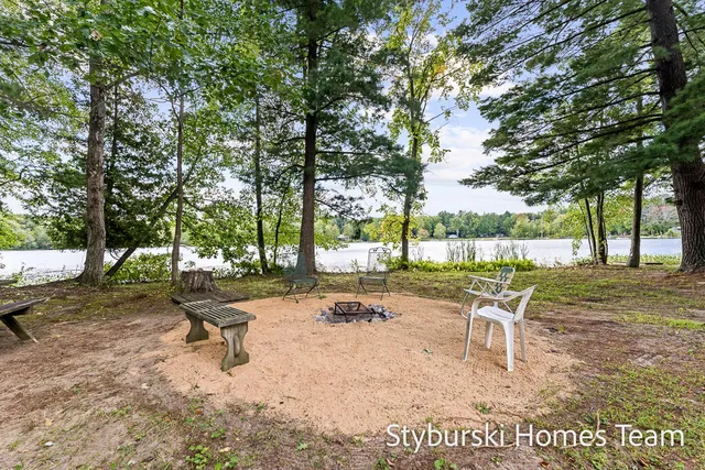 $900,000 | 226 North 176th Avenue, Walkerville, MI 49459