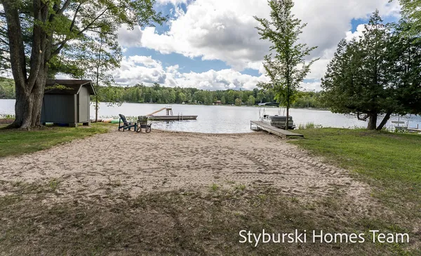 $600,000 | 226 North 176th Avenue, Walkerville, MI 49459