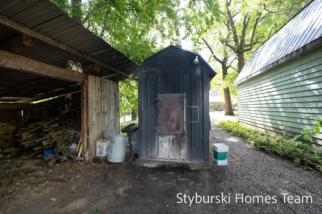 $900,000 | 226 North 176th Avenue, Walkerville, MI 49459