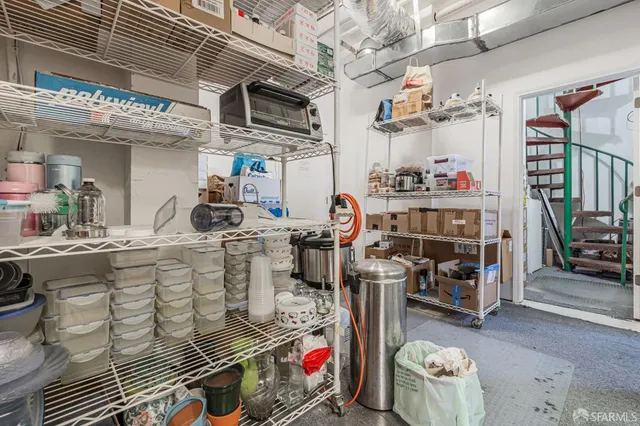 a view of an entryway with a workspace