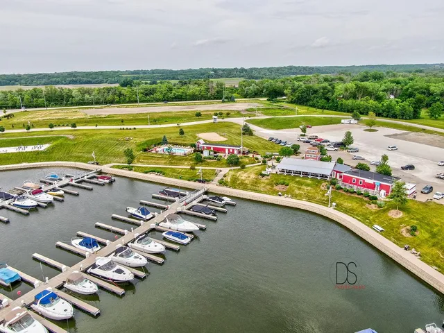 $399,000 | 179 Leeward Way, Unit 18, Ottawa, IL 61350