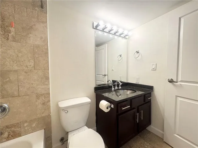 $119,000 | 700 East 8th Street, Unit 16R, Kansas City, MO 64106