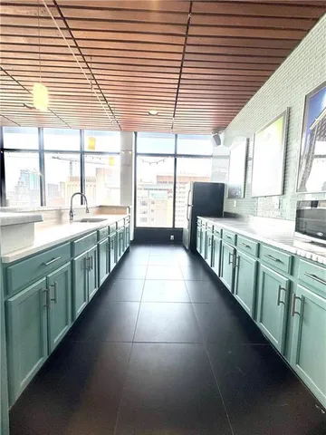 $119,000 | 700 East 8th Street, Unit 16R, Kansas City, MO 64106