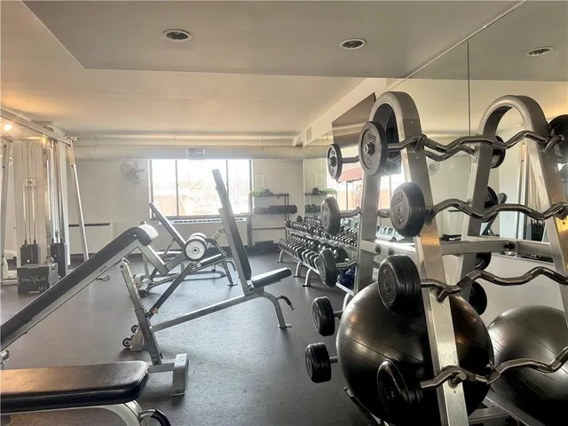 $119,000 | 700 East 8th Street, Unit 16R, Kansas City, MO 64106