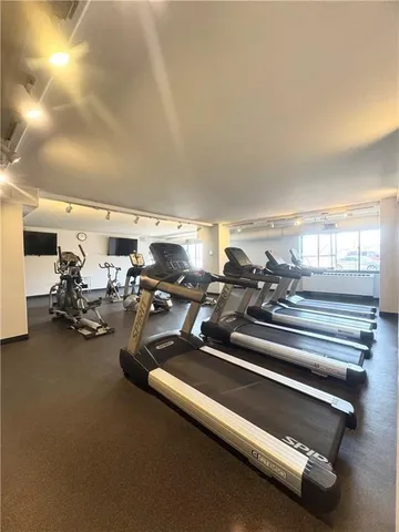 $119,000 | 700 East 8th Street, Unit 16R, Kansas City, MO 64106