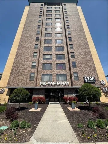 $119,000 | 700 East 8th Street, Unit 16R, Kansas City, MO 64106