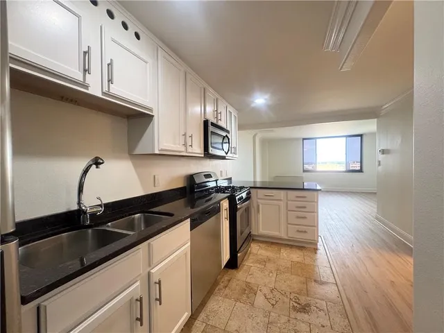 $119,000 | 700 East 8th Street, Unit 16R, Kansas City, MO 64106