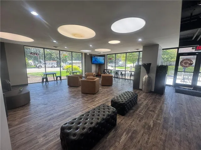 $119,000 | 700 East 8th Street, Unit 16R, Kansas City, MO 64106