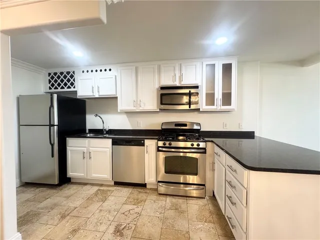 $119,000 | 700 East 8th Street, Unit 16R, Kansas City, MO 64106