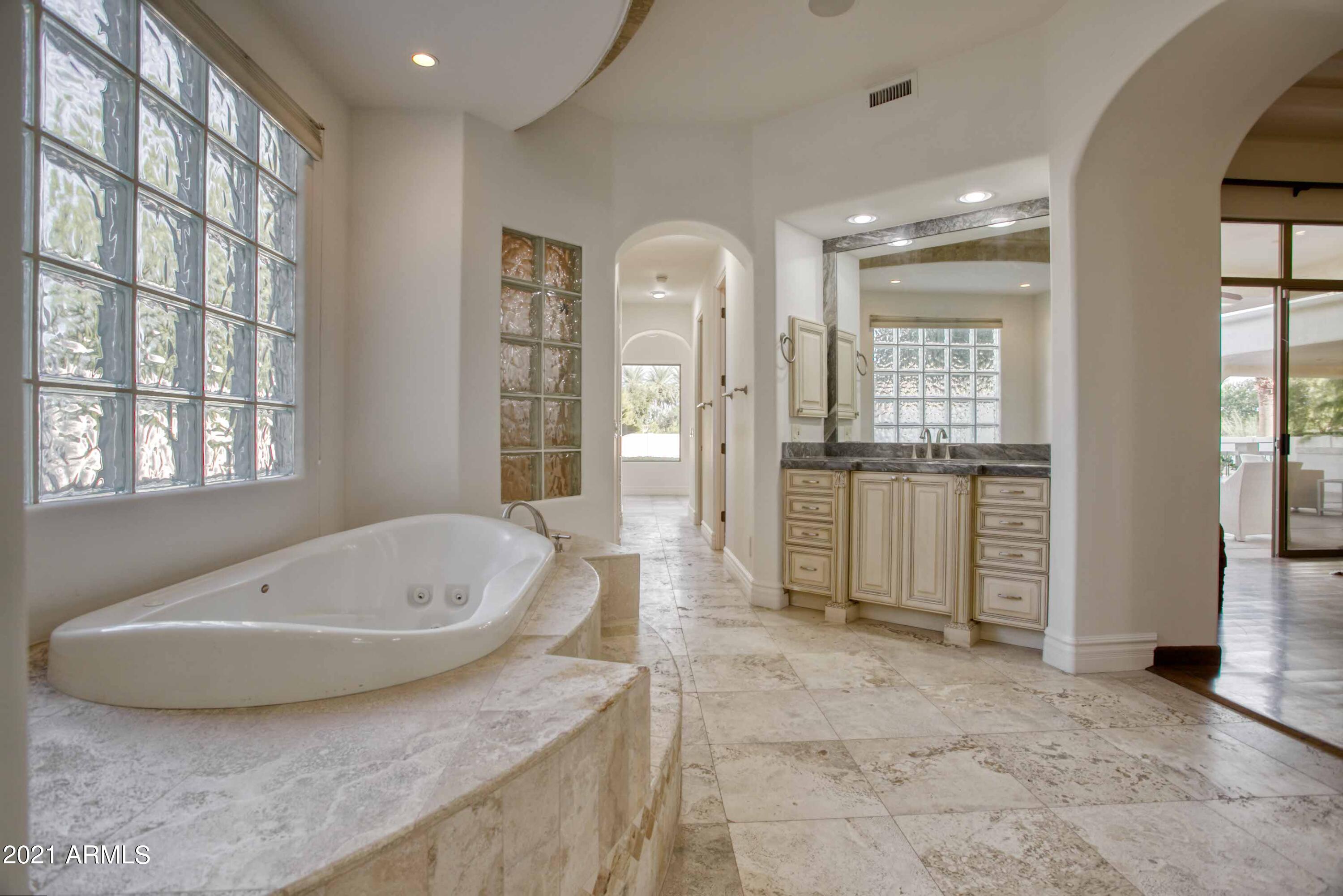 9215 North Invergordon Road Paradise Valley, AZ 85253 - Photo 14 of 31 9215 N Invergordon Rd Paradise valley -