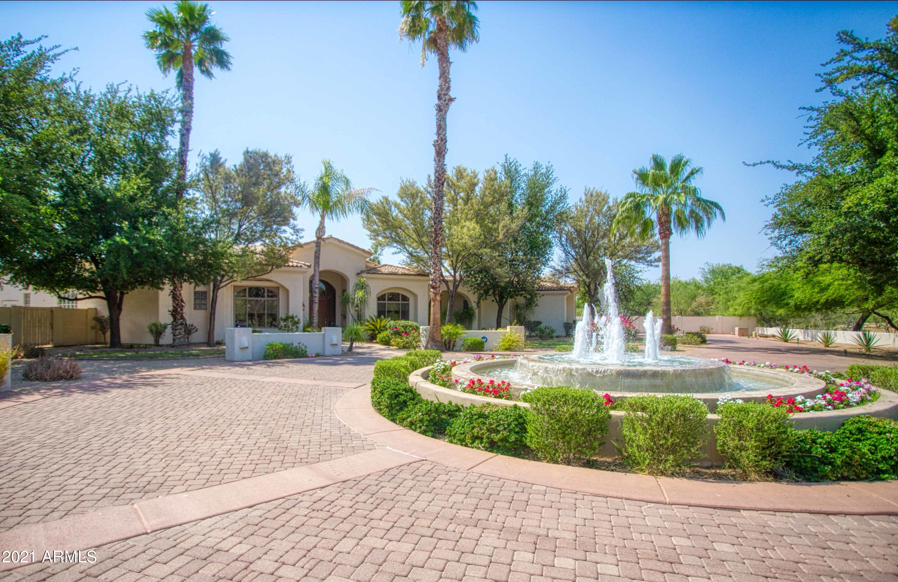 9215 North Invergordon Road Paradise Valley, AZ 85253 - Photo 3 of 31 9215 N Invergordon Rd_0518 (1)