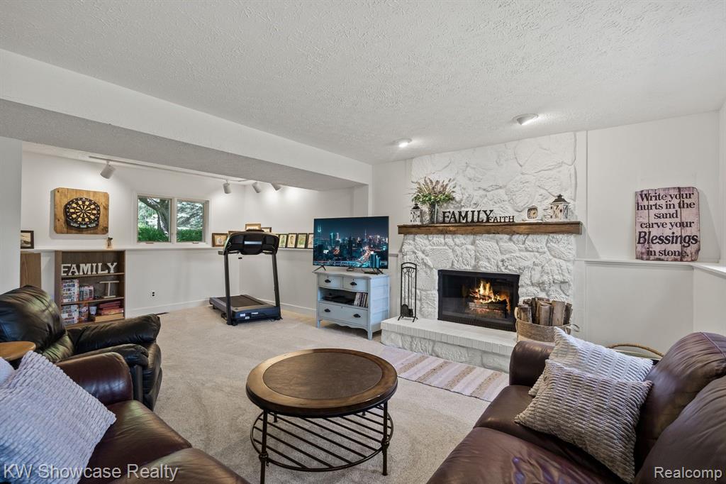 6690 Cuthbert Road White Lake, MI 48386 - Photo 27 of 34 Gallery Image 27