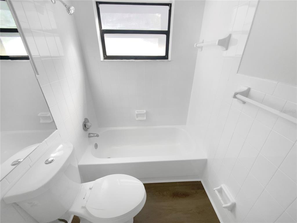 7846 Cayuga Drive New Port Richey, FL 34653 - Photo 12 of 32 a bathroom with a toilet and a bathtub