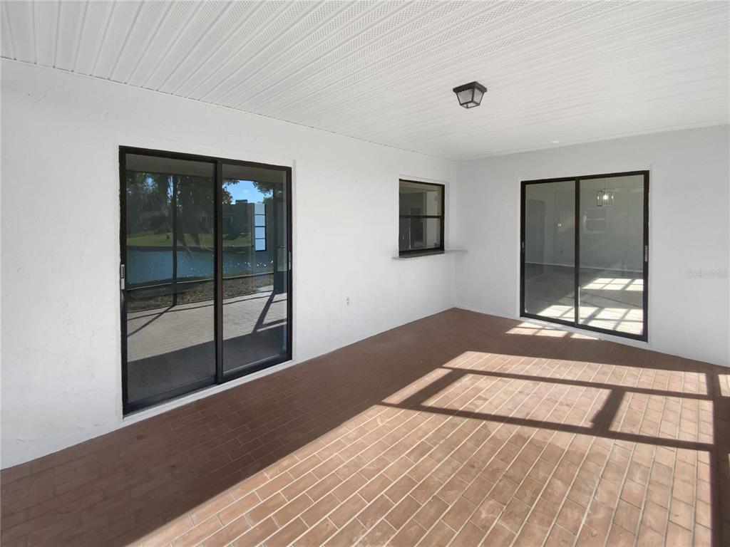 7846 Cayuga Drive New Port Richey, FL 34653 - Photo 30 of 32 a bedroom with a bed and a large window