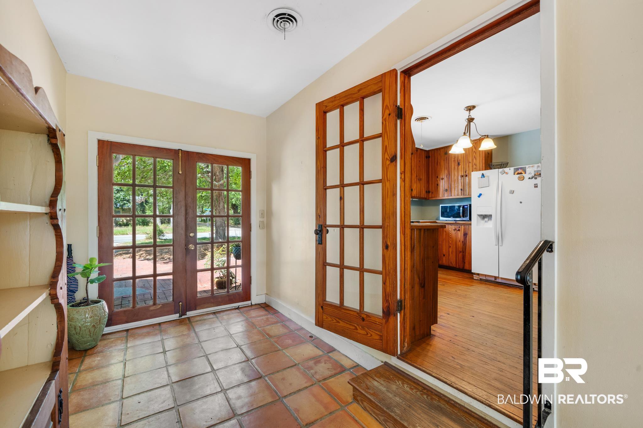 406 Nichols Avenue Fairhope, AL 36532 - Photo 4 of 24 Entry Hall to Kitchen