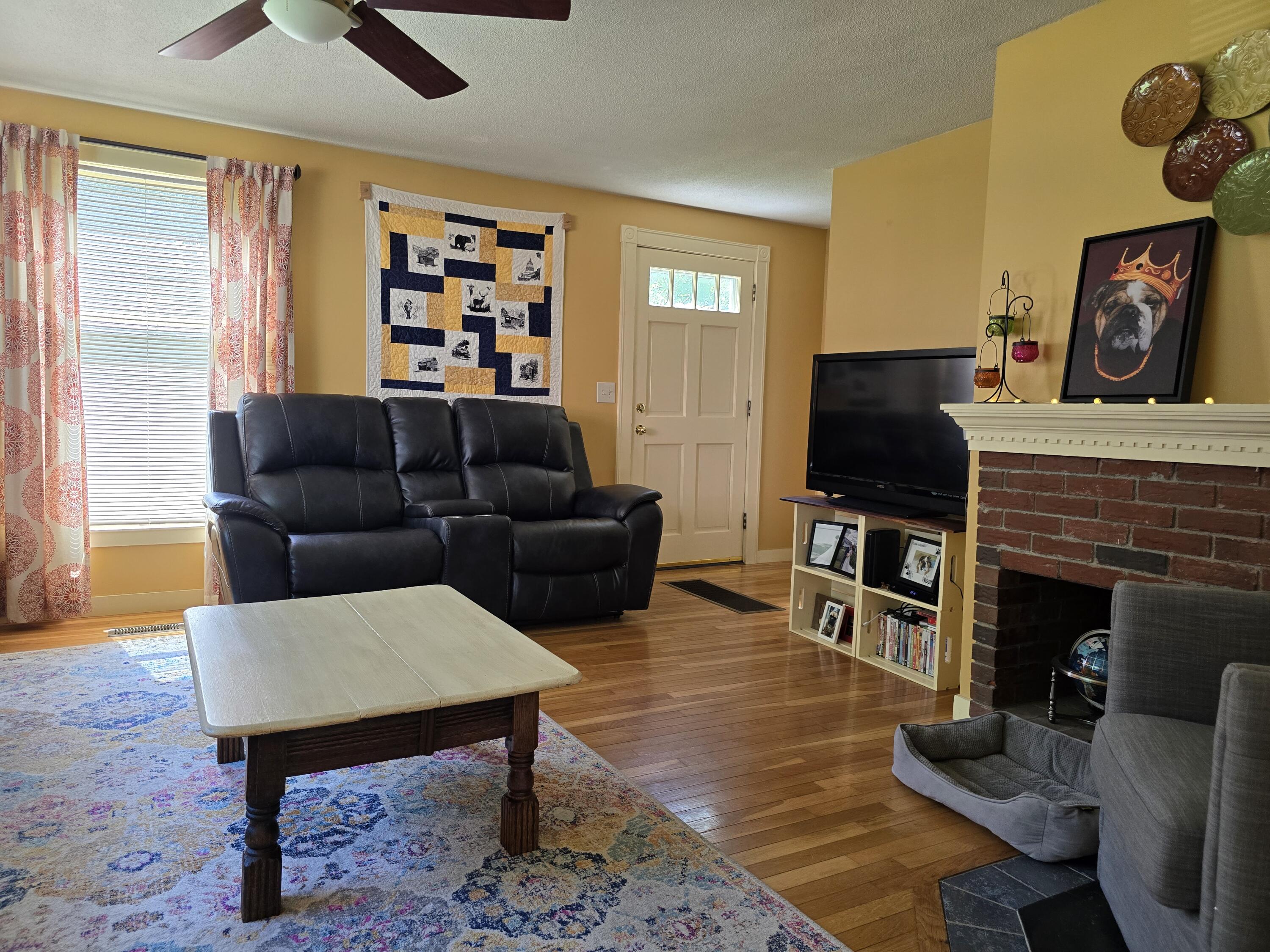 45 Gorham Road Wiscasset, ME 04578 - Photo 8 of 24 Living Room