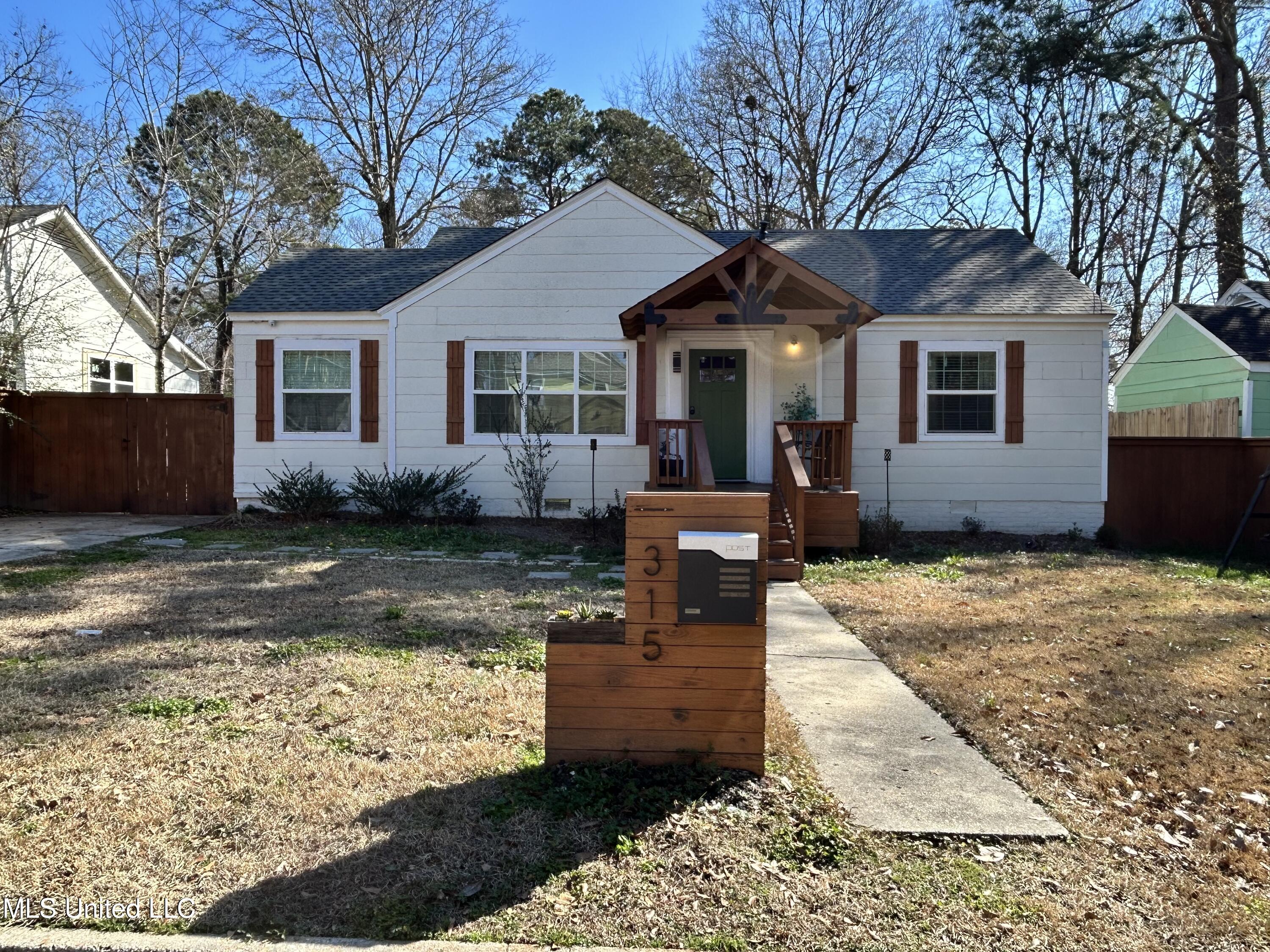 315 East Ridgeway Street Jackson, MS 39206 - Photo 3 of 18 IMG_5381 (1)