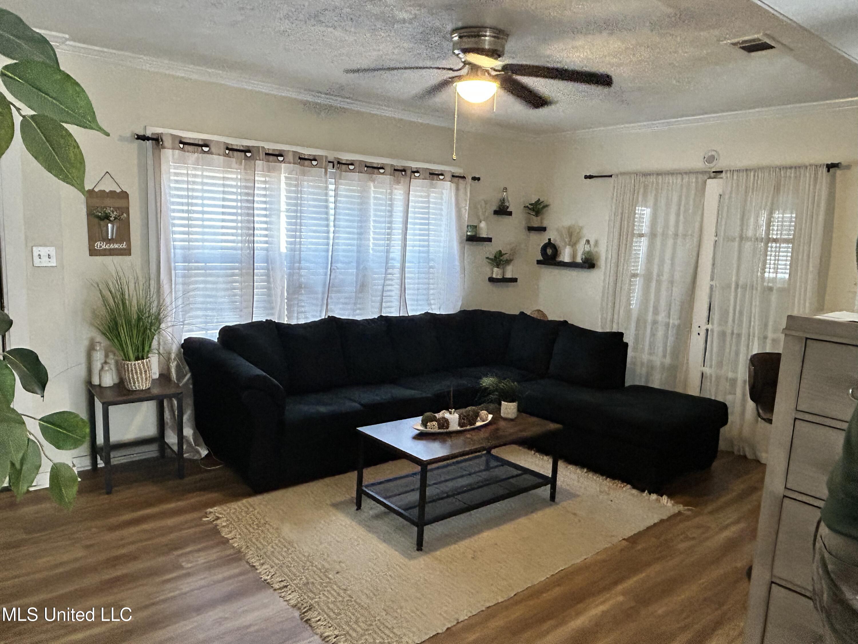 315 East Ridgeway Street Jackson, MS 39206 - Photo 5 of 18 IMG_5357