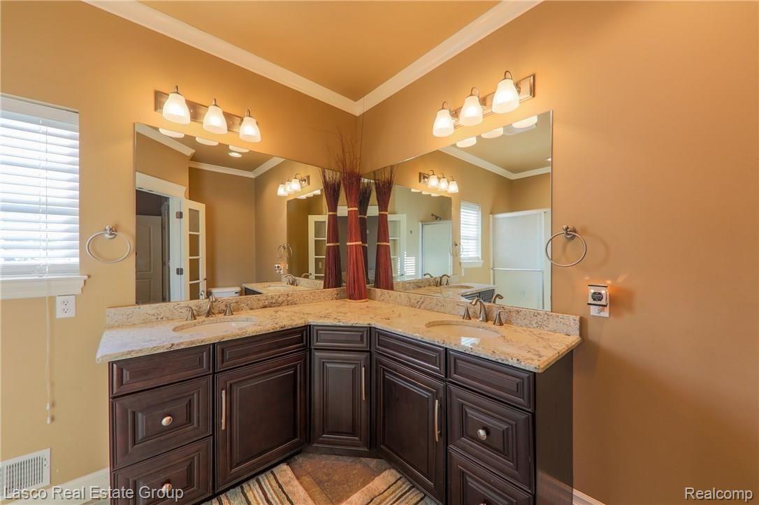 6013 Cook Road Swartz Creek, MI 48473 - Photo 11 of 24 GP8C4960.JPG