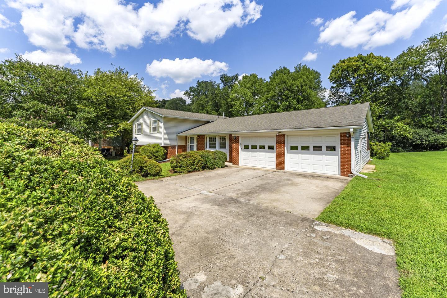9904 Vale Road Vienna, VA 22181 - Photo 6 of 16 Gallery Image 6